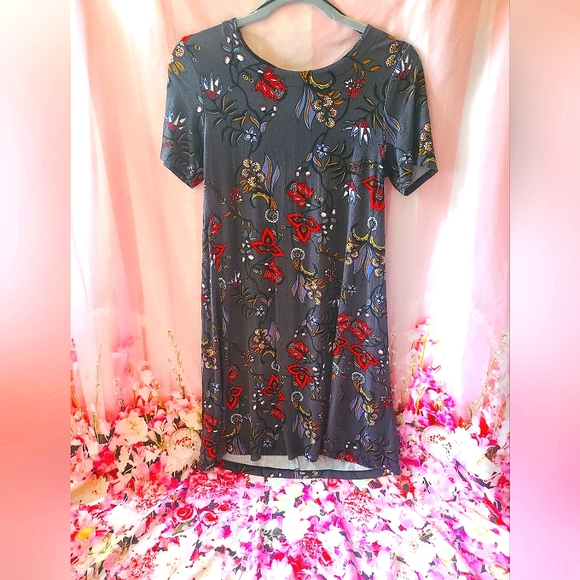 Grey Floral Short Sleeve Dress - Picture 1 of 4